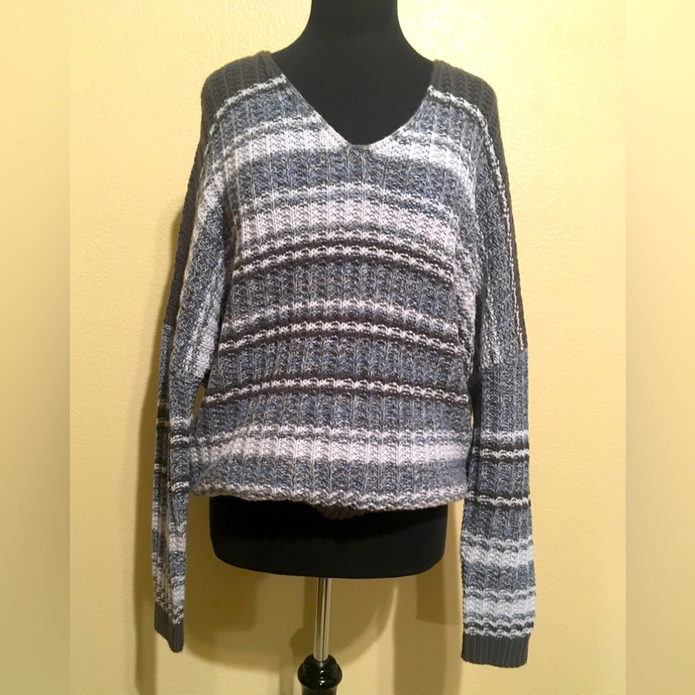 Loose oversized v-neck striped sweater